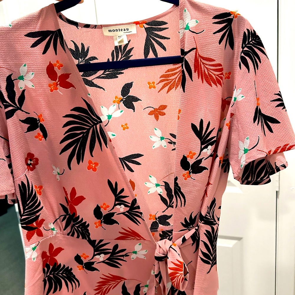 Lightweight flowery wrap top
